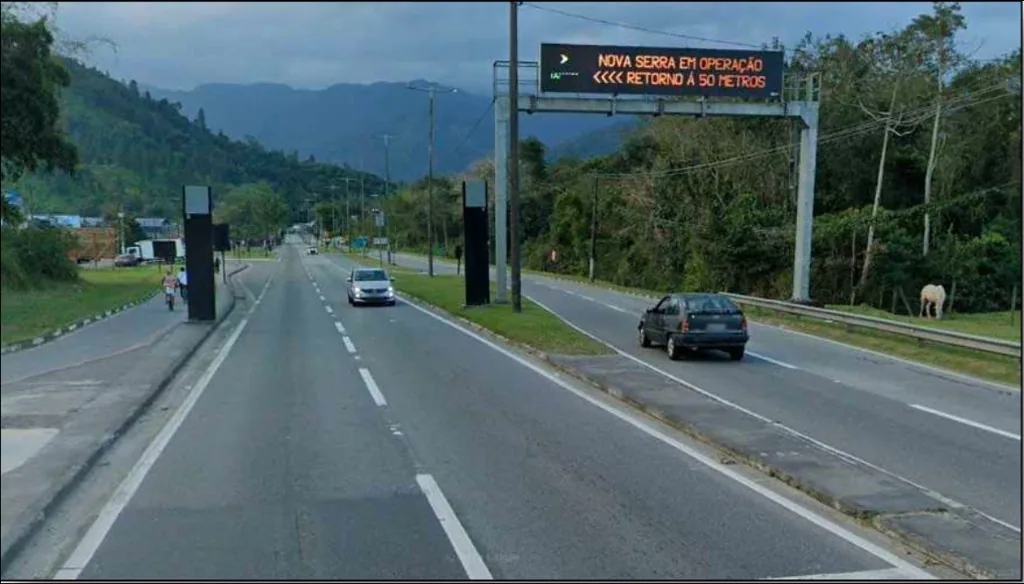 Rodovia dos Tamoios na entrada de Caraguatatuba